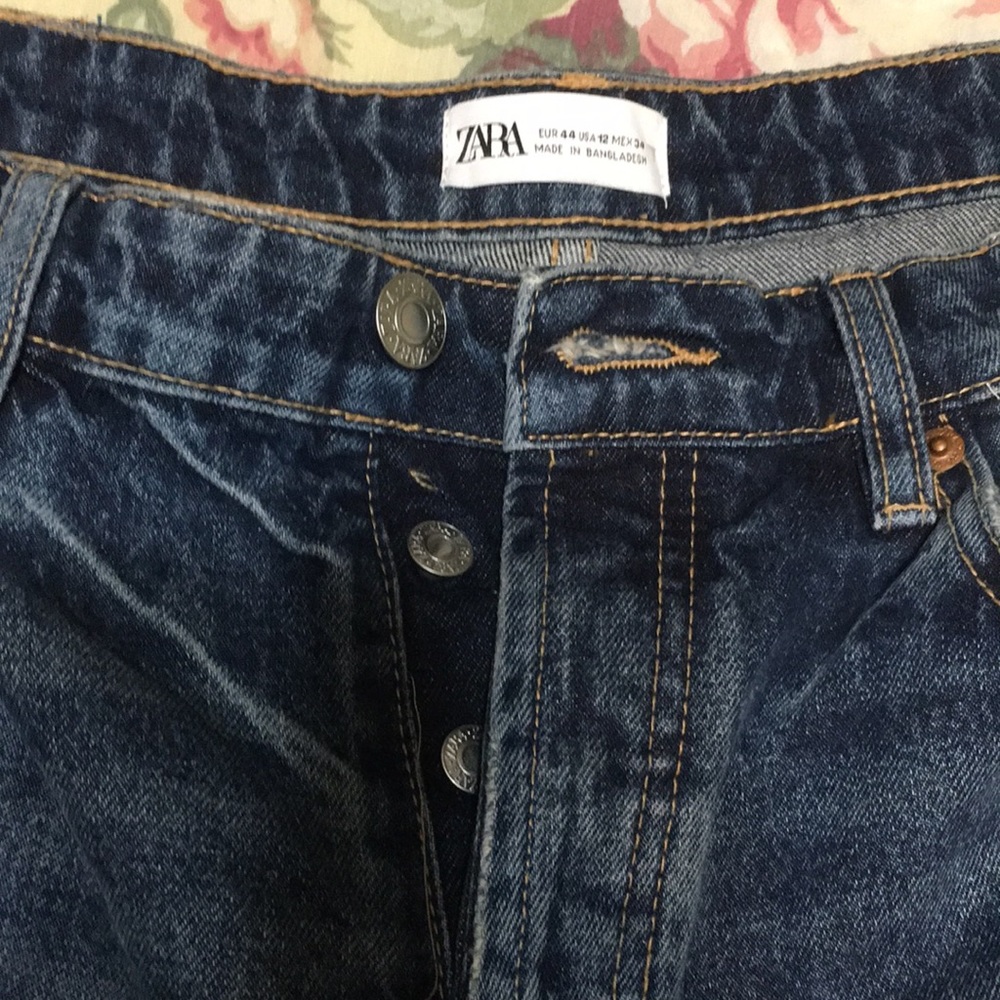 Zara Button Jeans - Picture 4 of 4
